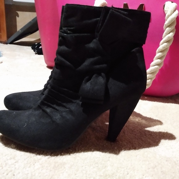 boots - Picture 2 of 7